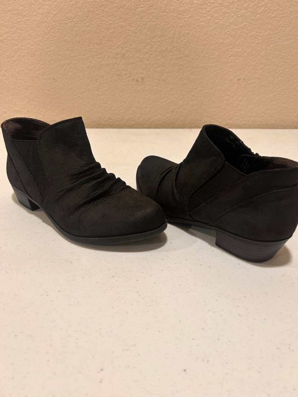 Lifestride Women's Aurora Ankle Booties size 7 Wide